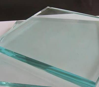 加码光伏玻璃 彩虹新能源持续研发超薄高透光电玻璃